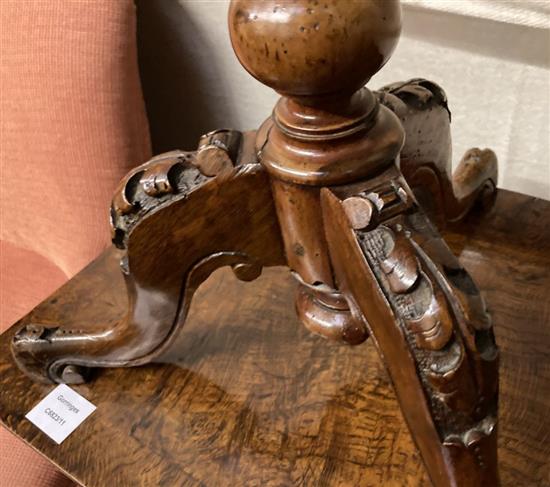 A Victorian burr walnut circular topped wine table, 50cm diameter, height 67cm